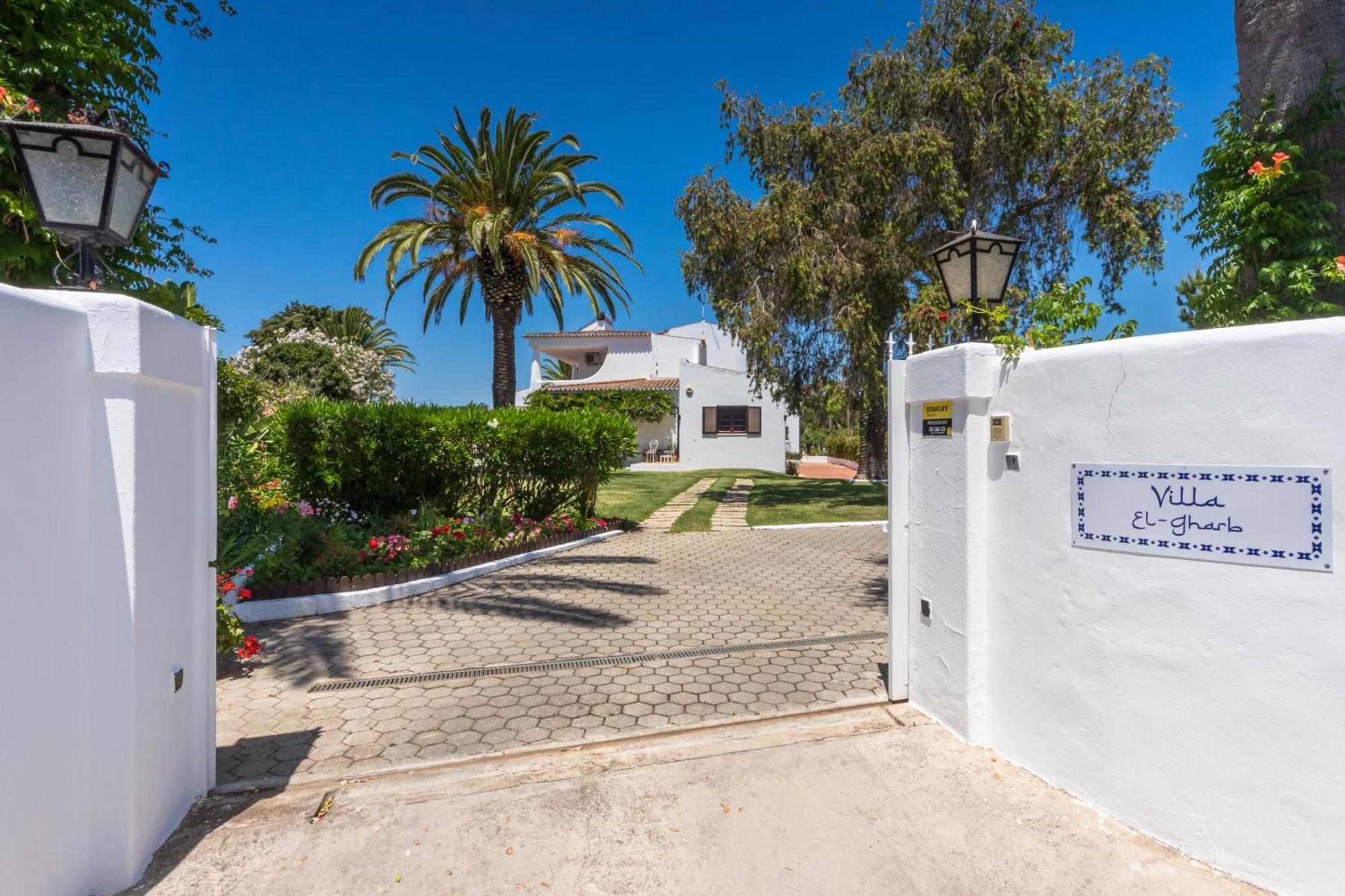 El-gharb Private 4 Bedrooms Villa *